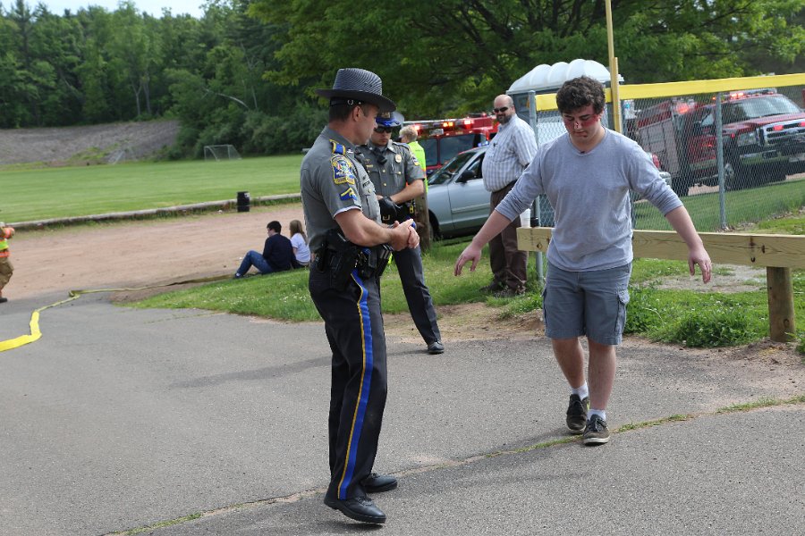 IMG_2015.JPG - Trooper conduct a Field Sobriety Test on a involved party
